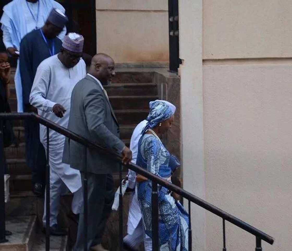 Saraki's Wife Causes Commotion At EFCC Office Saraki's Wife Causes Commotion At EFCC Office