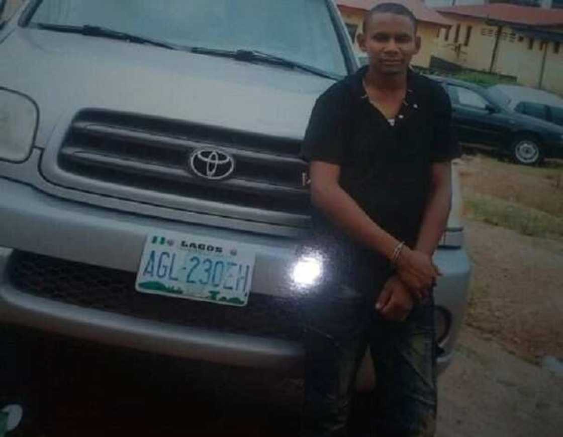 Dubu ta cika: Wani barawon mota dake basaja a matsayin Soja ya shiga hannu Dubu ta cika: Wani barawon mota dake basaja a matsayin Soja ya shiga hannu