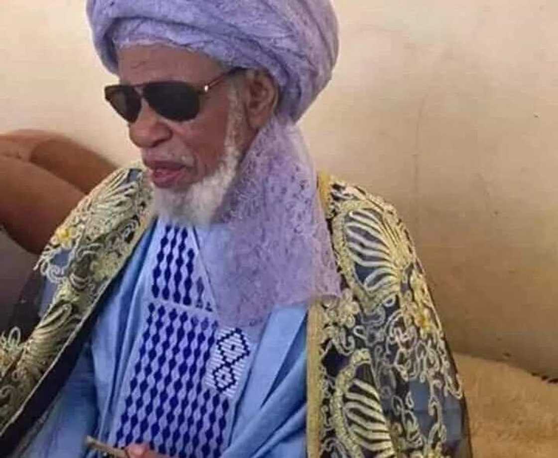 Aljannu dubunnai sun amshi darikar Tijjaniyya daga hannun Sheikh Dahiru Bauchi, inji rahotanni Aljannu dubunnai sun amshi darikar Tijjaniyya daga hannun Sheikh Dahiru Bauchi, inji rahotanni