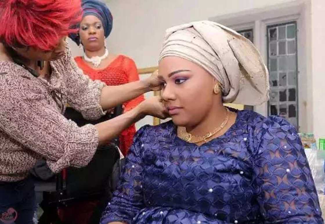 A yayin da farin fata ya fada soyayya da yar Najeriya (Hoto) A yayin da farin fata ya fada soyayya da yar Najeriya (Hoto)