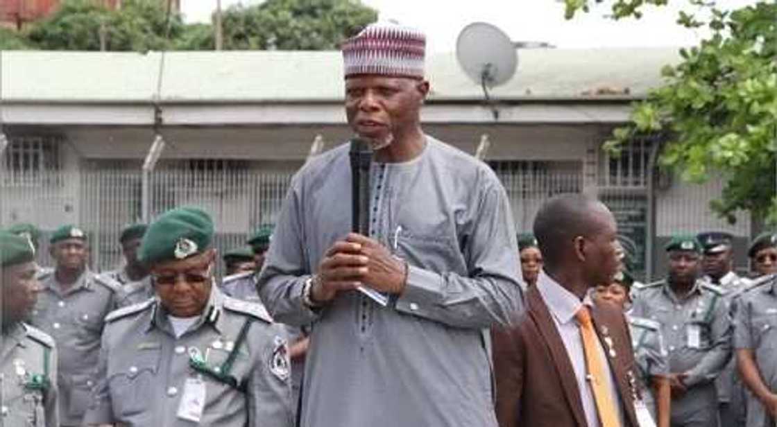 BREAKING: Nigeria Customs suspends collection of duties on old vehicles BREAKING: Nigeria Customs suspends collection of duties on old vehicles
