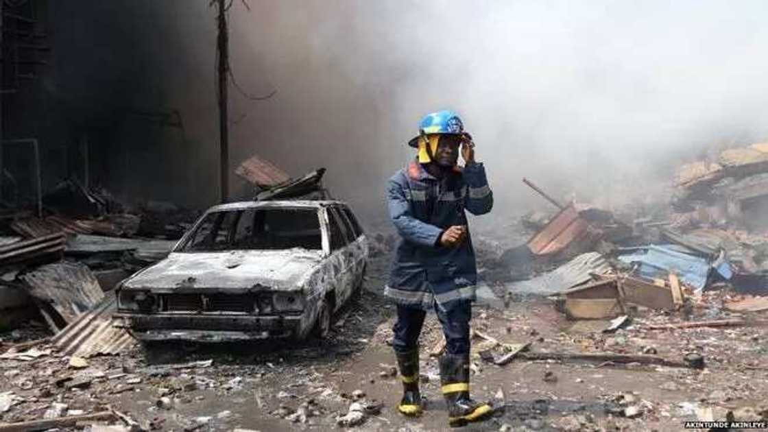 See Brave Lagos Firemen Combating Fire