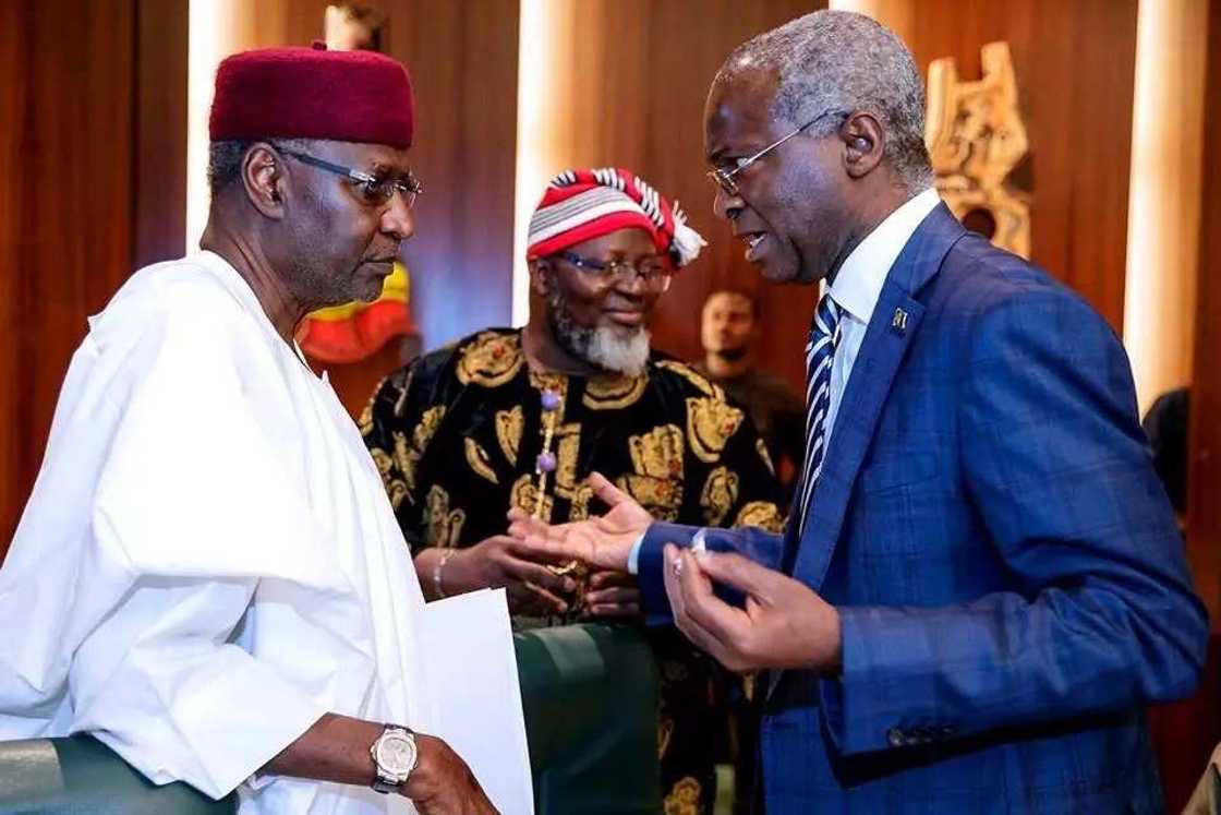 Bincike ya nuna barnar da ake yi a Ma’aikatar sadarwar Najeriya Bincike ya nuna barnar da ake yi a Ma’aikatar sadarwar Najeriya