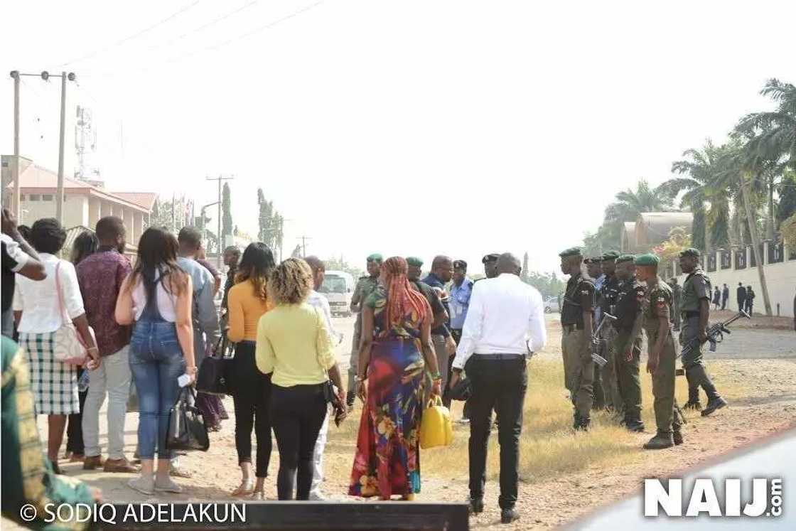 Police prevent IPOB members from gainig entrance into High Court