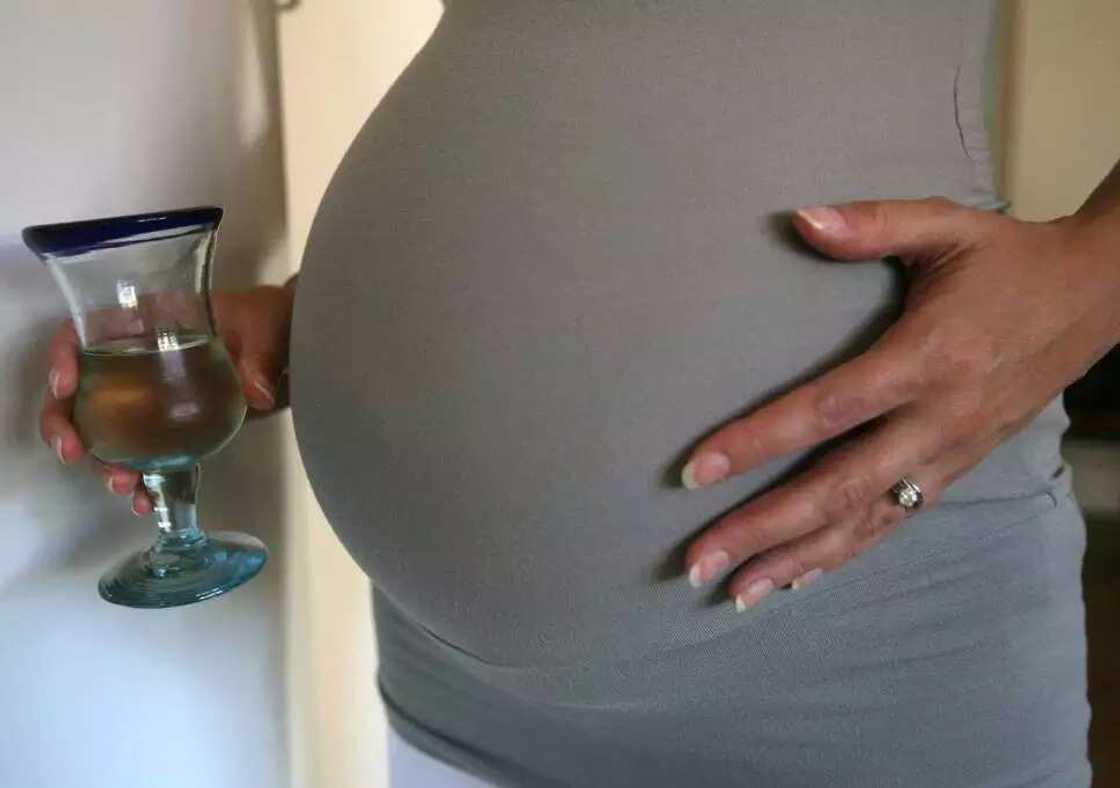 Non-alcoholic wine while pregnant Non-alcoholic wine while pregnant