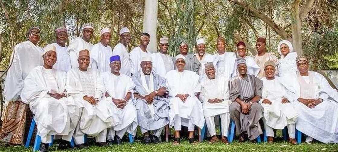 Gwamnonin APC 14 da suka gana da shugaba Buhari a garin Daura Gwamnonin APC 14 da suka gana da shugaba Buhari a garin Daura