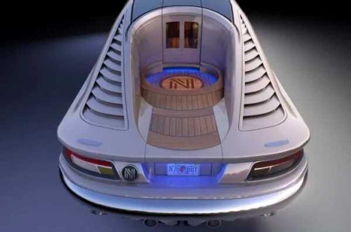 Wannan motar limousine na N720m na tafiya a kan titi da kuma ruwa (hotuna) Wannan motar limousine na N720m na tafiya a kan titi da kuma ruwa (hotuna)