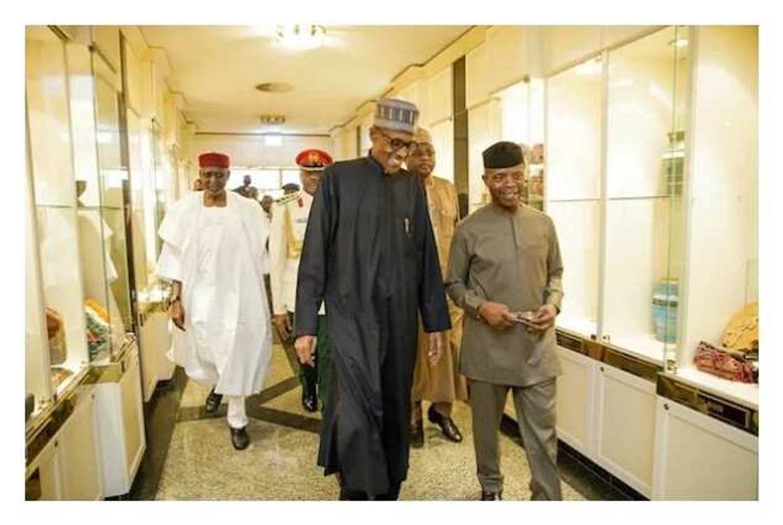 Buhari spits fire, threatens to deal with politicians with fake certificates Buhari spits fire, threatens to deal with politicians with fake certificates