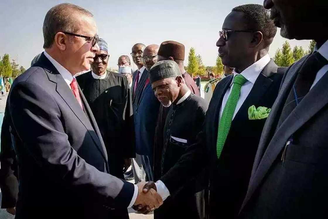 Buhari ya ziyarci kabarin wanda ya kafa kasar Turkiyya, ya kuma gana da Erdogan (hotuna)