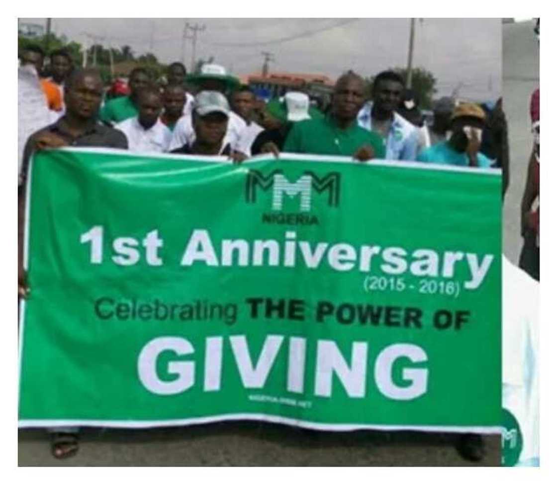 How to spot difference between legit investment and ponzi schemes How to spot difference between legit investment and ponzi schemes