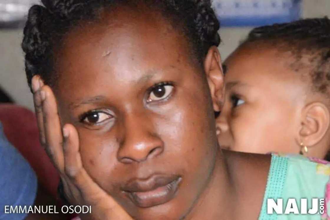 Kalli hotunan iyalan dan sanda da aka kashe a fashin Offa inda suka shiga halin kunci Kalli hotunan iyalan dan sanda da aka kashe a fashin Offa inda suka shiga halin kunci