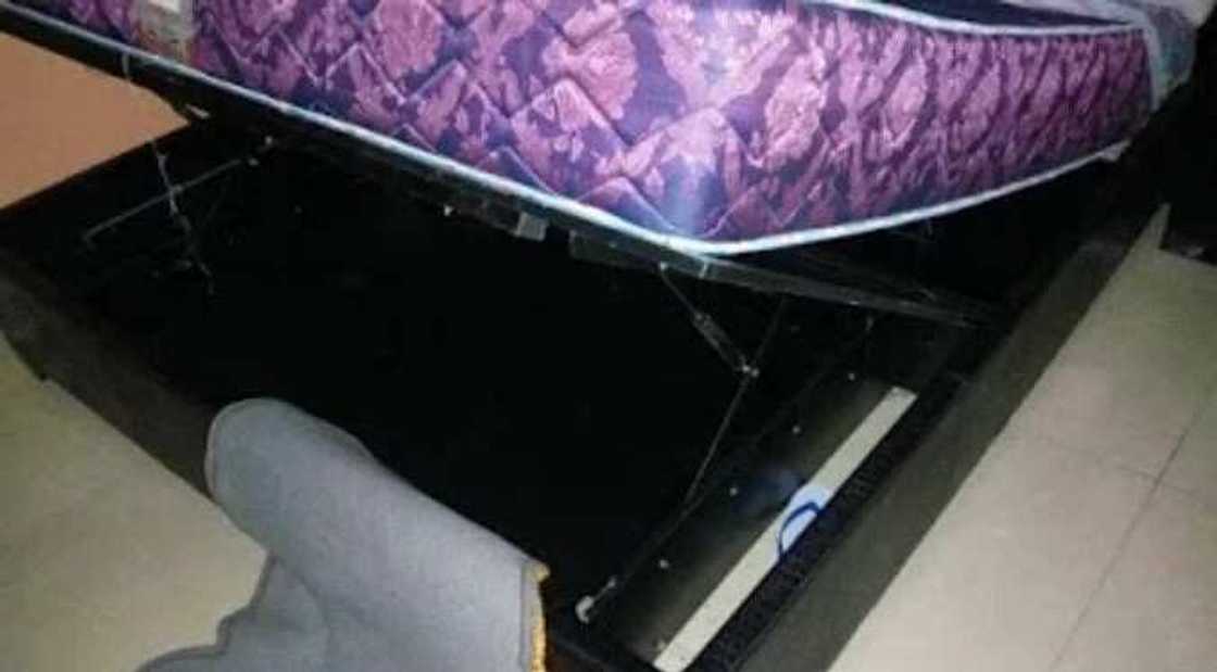 EFCC team storms home of Jonathan's godson, retrieves documents EFCC team storms home of Jonathan's godson, retrieves documents