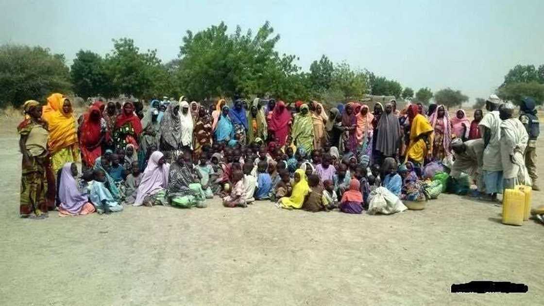 Dakarun Soji sun kwace makamai masu yawa, sun kubutar mutane 84 daga hannun kungiyar Boko Haram Dakarun Soji sun kwace makamai masu yawa, sun kubutar mutane 84 daga hannun kungiyar Boko Haram