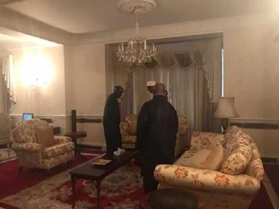 BREAKING: President Buhari receives APC leaders in London BREAKING: President Buhari receives APC leaders in London