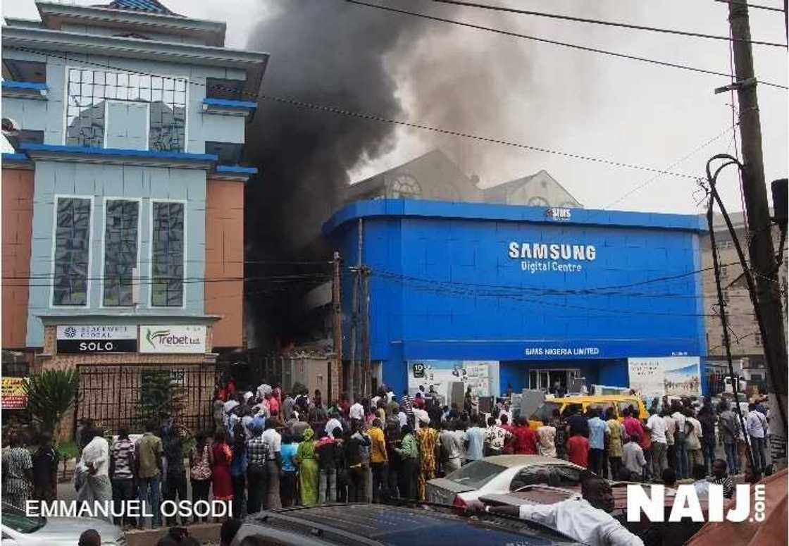 BREAKING: Samsung Digital Centre On Fire (PHOTOS)