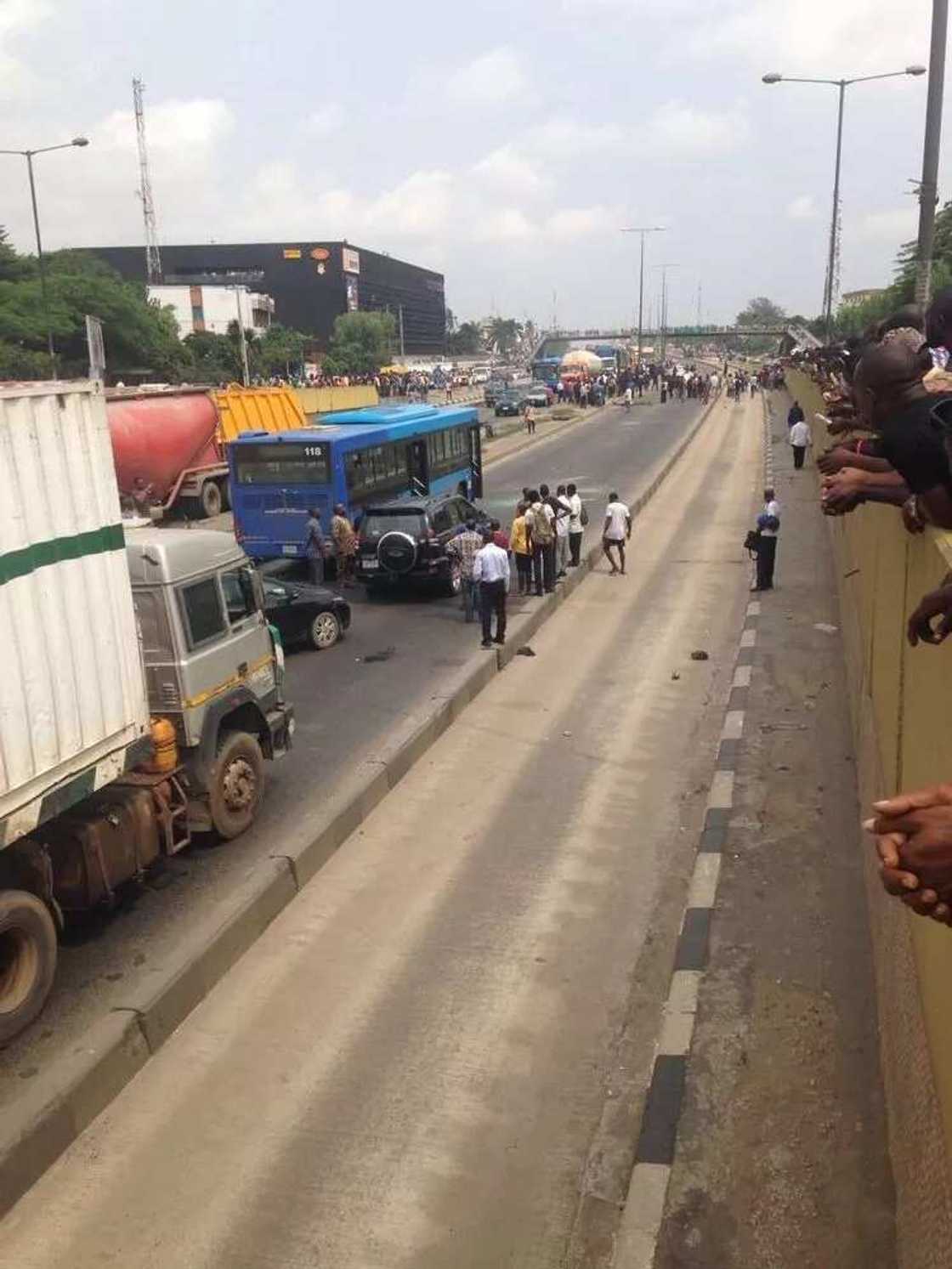 Violence hit Lagos, as BRT kills street hawker Violence hit Lagos, as BRT kills street hawker