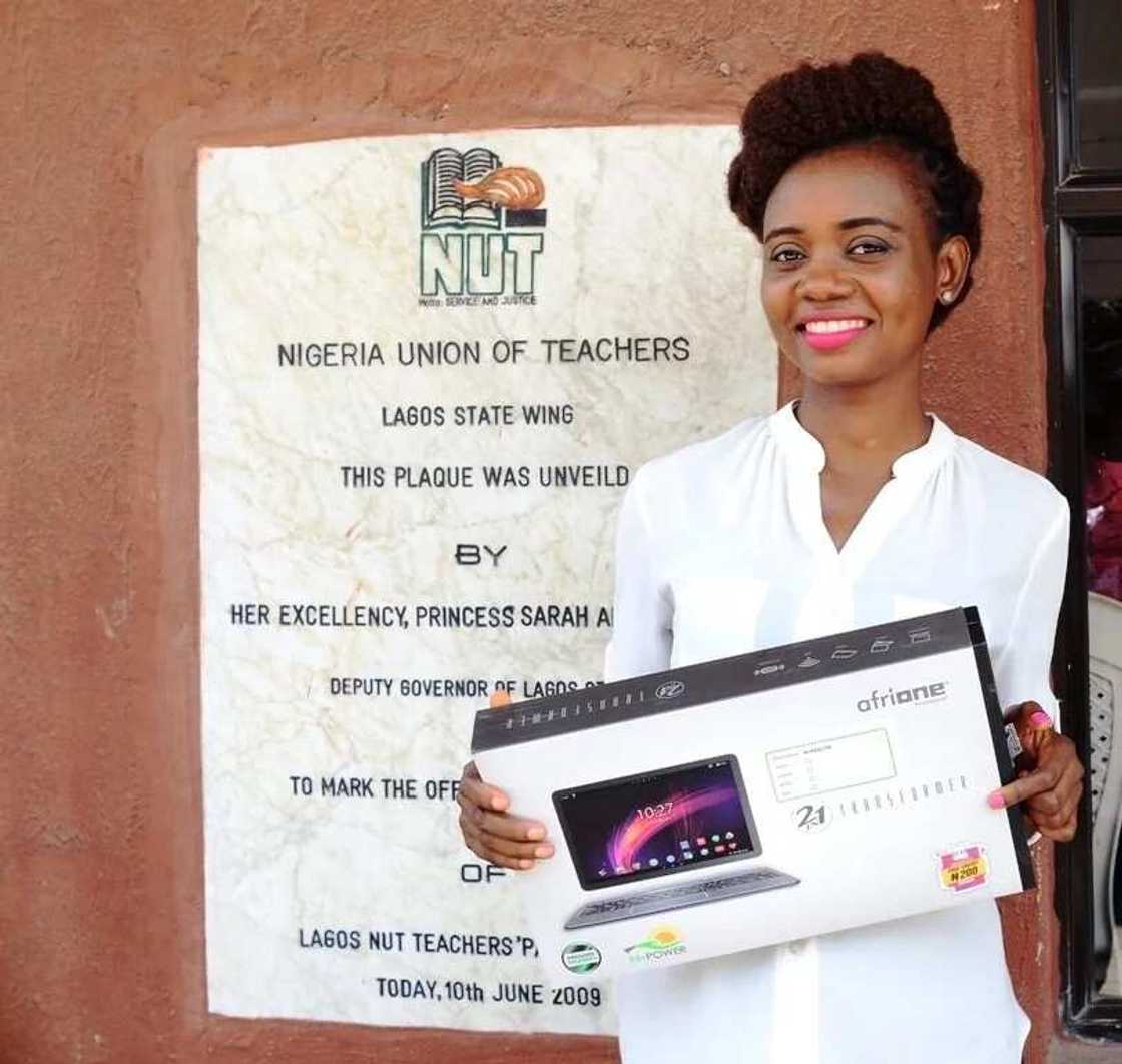 N-Power beneficiaries receive devices for teaching, health and agricultural programmes N-Power beneficiaries receive devices for teaching, health and agricultural programmes