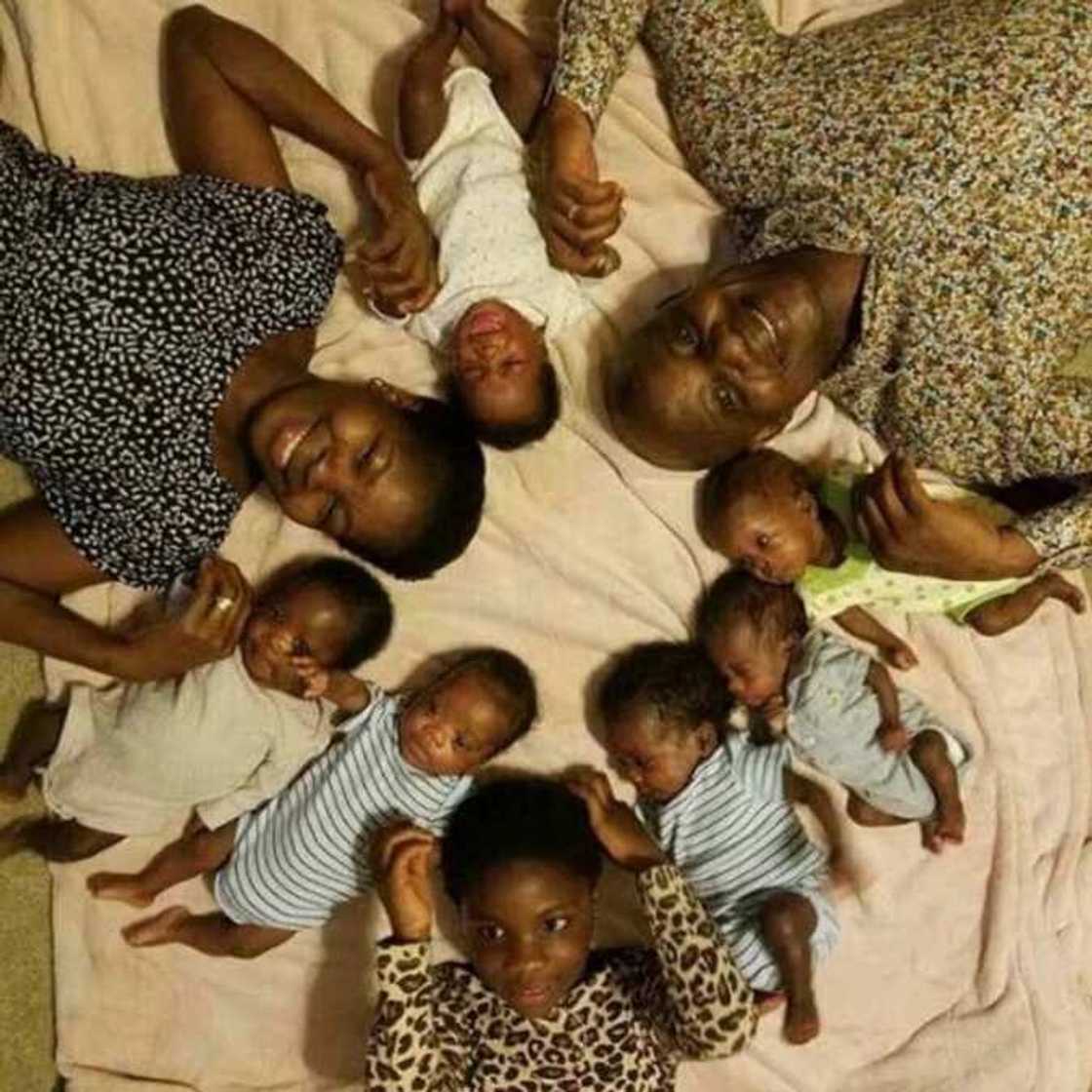 Kalli ma’uratan da Allah ya baiwa kyautar yan shida bayan shekaru 17 da aure ba tare da haihuwa ba Kalli ma’uratan da Allah ya baiwa kyautar yan shida bayan shekaru 17 da aure ba tare da haihuwa ba