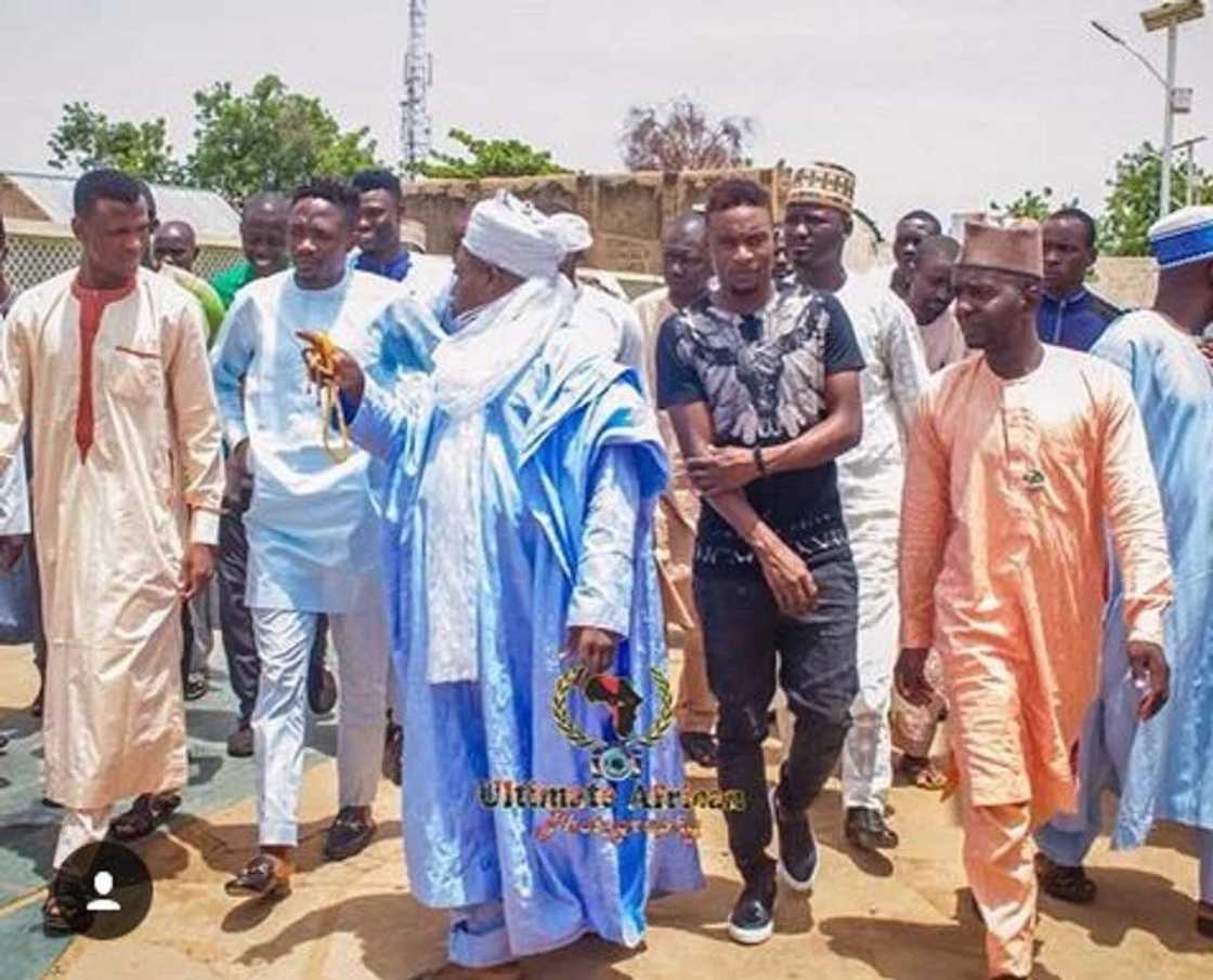 Ahmed Musa ya baiwa Sarkin Musulmi wata babbar kyauta (Hotuna)