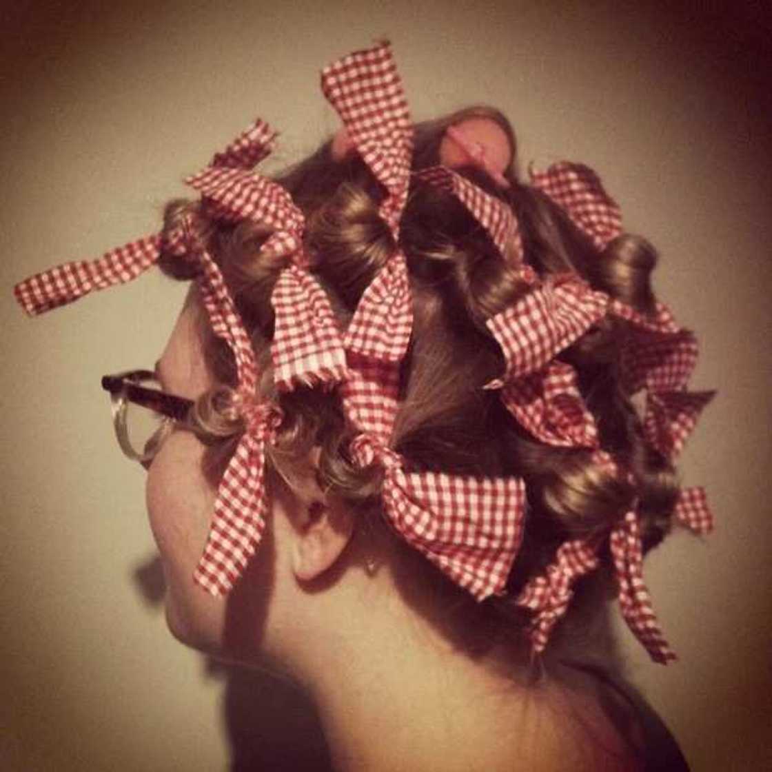 How to curl short natural hair with fabric How to curl short natural hair with fabric