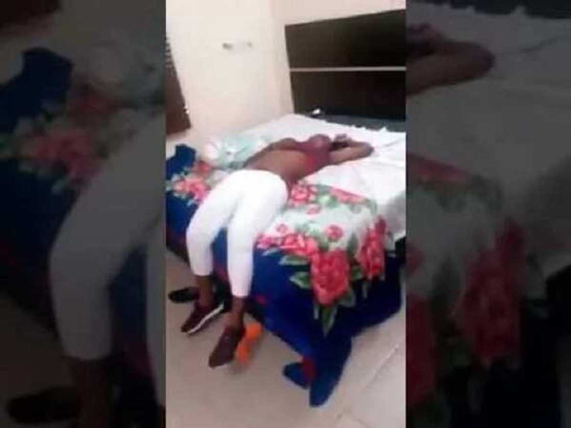 Miji da mata sun mutu sakamakon hayaƙin Janareta a Edo (Bidiyo) Miji da mata sun mutu sakamakon hayaƙin Janareta a Edo (Bidiyo)