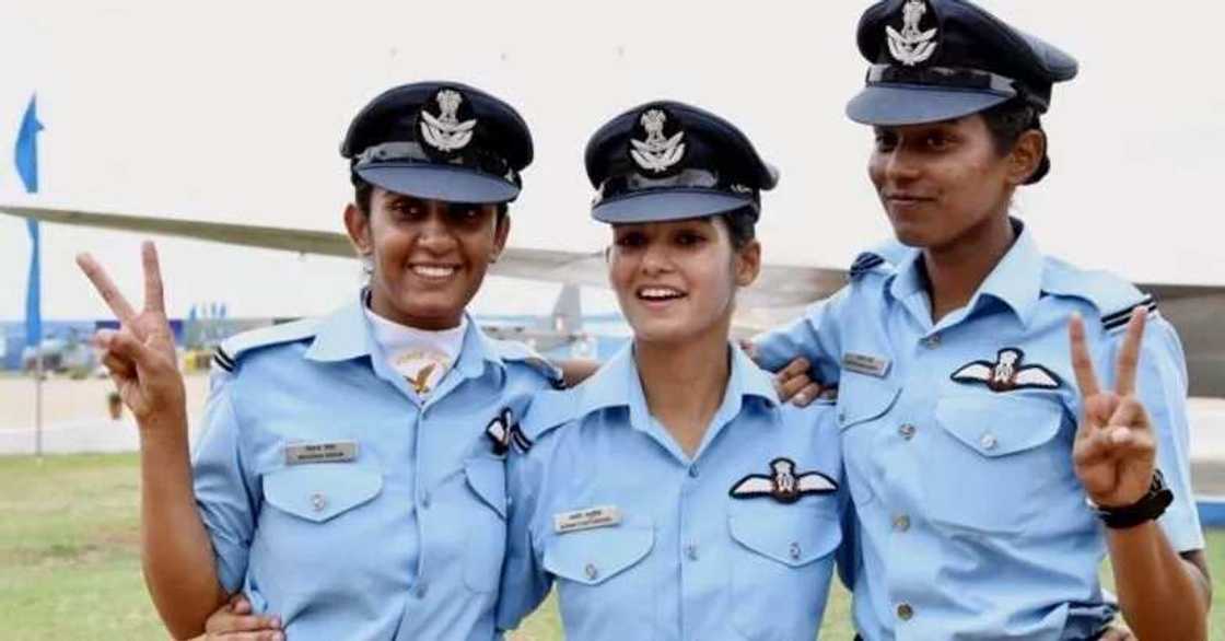 Inda ranka! Wata marar hannuwa ta zama matukiyar jirgin sama (Hotuna) Inda ranka! Wata marar hannuwa ta zama matukiyar jirgin sama (Hotuna)