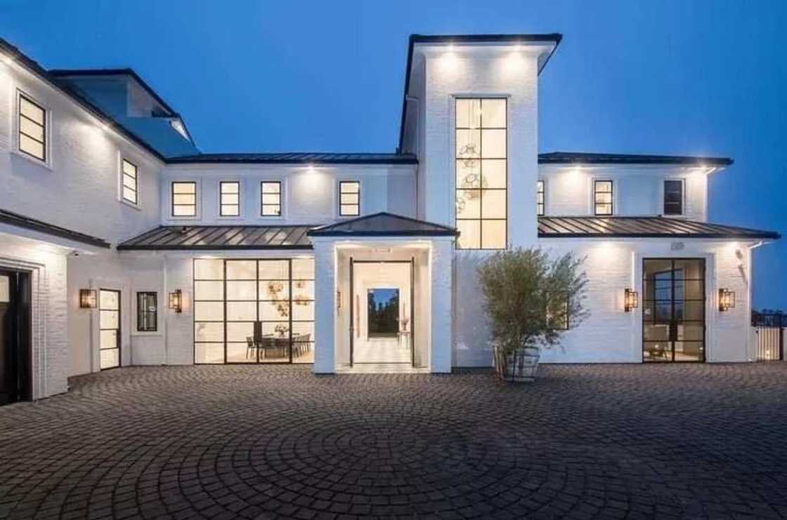 LeBron James buys new mansion in Brentwood for $23M (photos) LeBron James buys new mansion in Brentwood for $23M (photos)