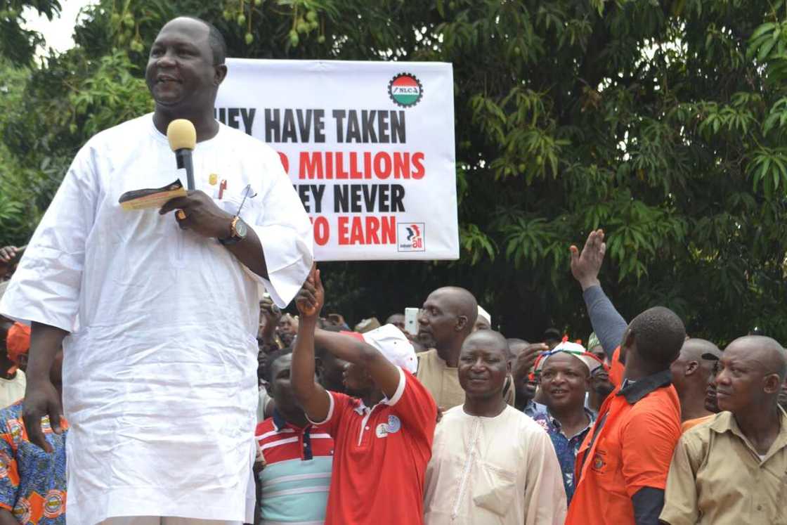 Ku rabar da duk tallafin korona da ke jibge a manyan shaguna a fadin Najeriya - NLC ga FG, Jihohi Ku rabar da duk tallafin korona da ke jibge a manyan shaguna a fadin Najeriya - NLC ga FG, Jihohi