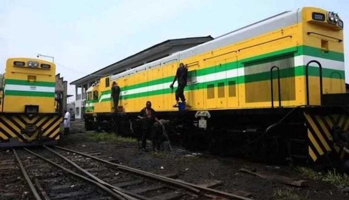 Da dumin sa: Aikin jigilar matafiya na jirgin kasan Kaduna zuwa Abuja ya tsaya Da dumin sa: Aikin jigilar matafiya na jirgin kasan Kaduna zuwa Abuja ya tsaya