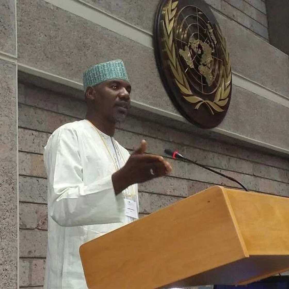 Ina gwanin wani ga nawa: Wani hamshakin Farfesan jami’ar ABU ya samar da maganin zazzabin cizon Sauro Ina gwanin wani ga nawa: Wani hamshakin Farfesan jami’ar ABU ya samar da maganin zazzabin cizon Sauro