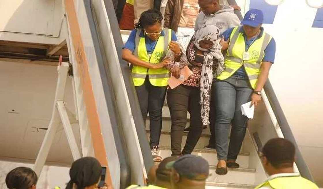 Nigerians deported from Libya arrive Lagos airport singing praises (photos) Nigerians deported from Libya arrive Lagos airport singing praises (photos)