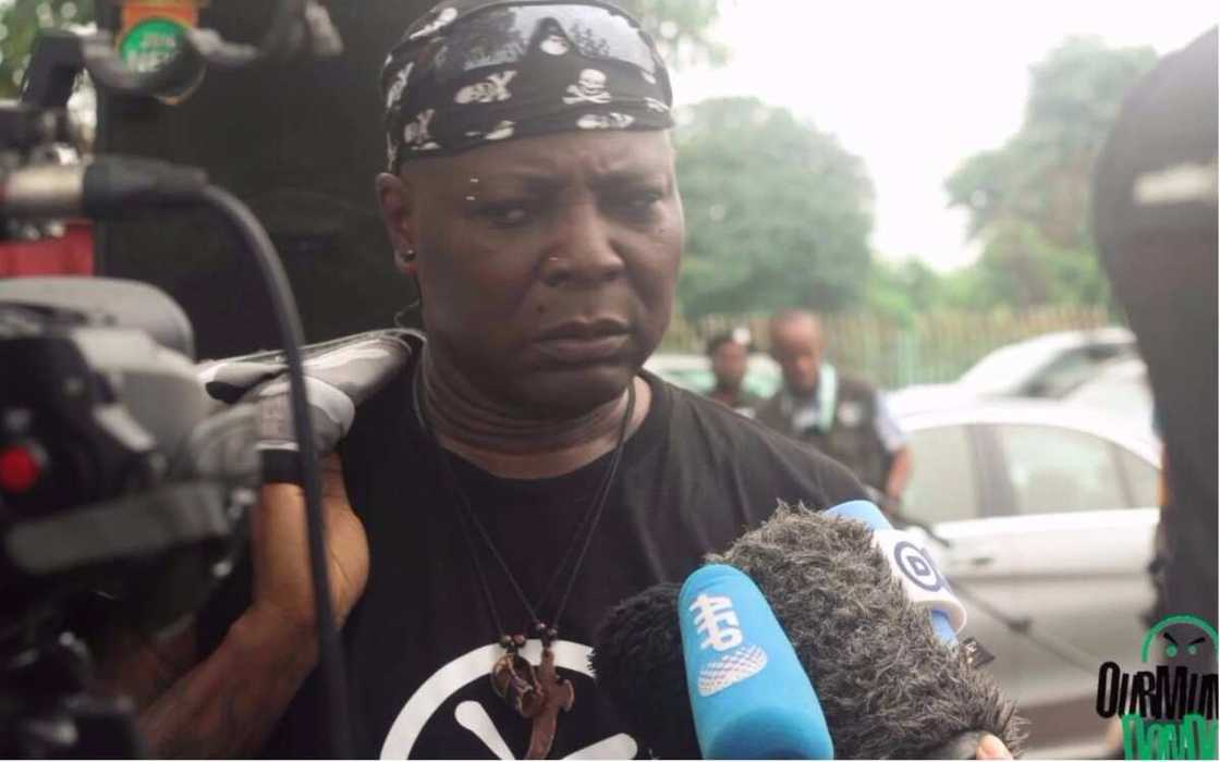 BREAKING: OurMumuDonDo protesters storm EFCC, ask Buhari to repatriate Diezani (photo) BREAKING: OurMumuDonDo protesters storm EFCC, ask Buhari to repatriate Diezani (photo)