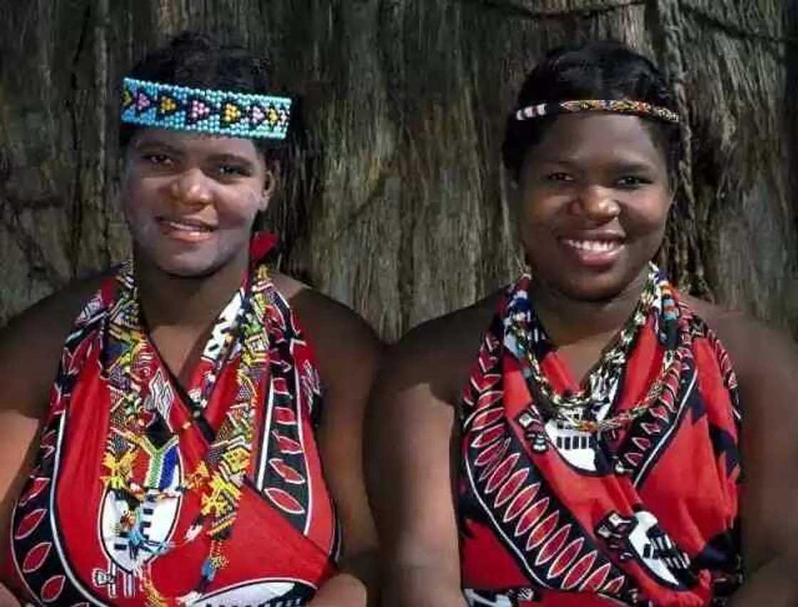 smiling girls smiling girls