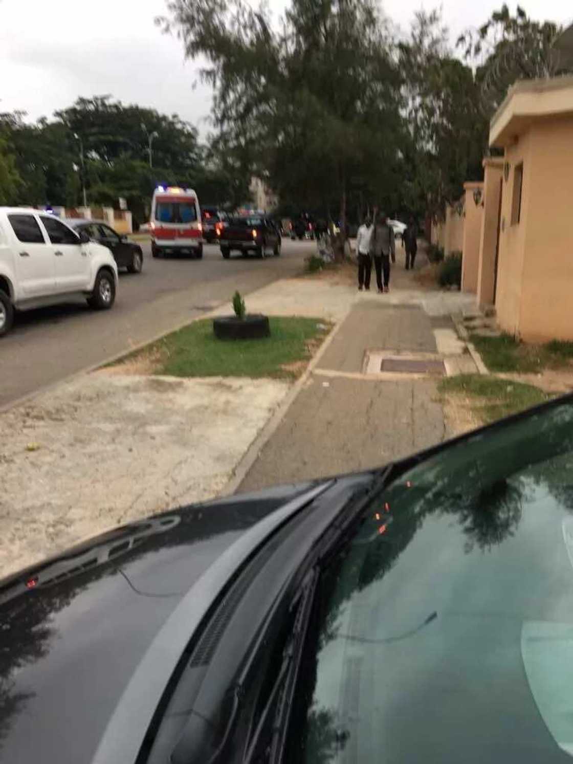 Police cars allegedly blocking the home of the Senate president. Photo source: Bamikole Omisore Police cars allegedly blocking the home of the Senate president. Photo source: Bamikole Omisore