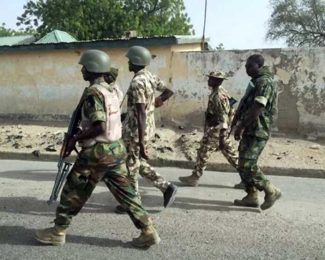 Sojojin hadin gwiwa sunyi musayar wuta da barayin man fetur a kudu Sojojin hadin gwiwa sunyi musayar wuta da barayin man fetur a kudu