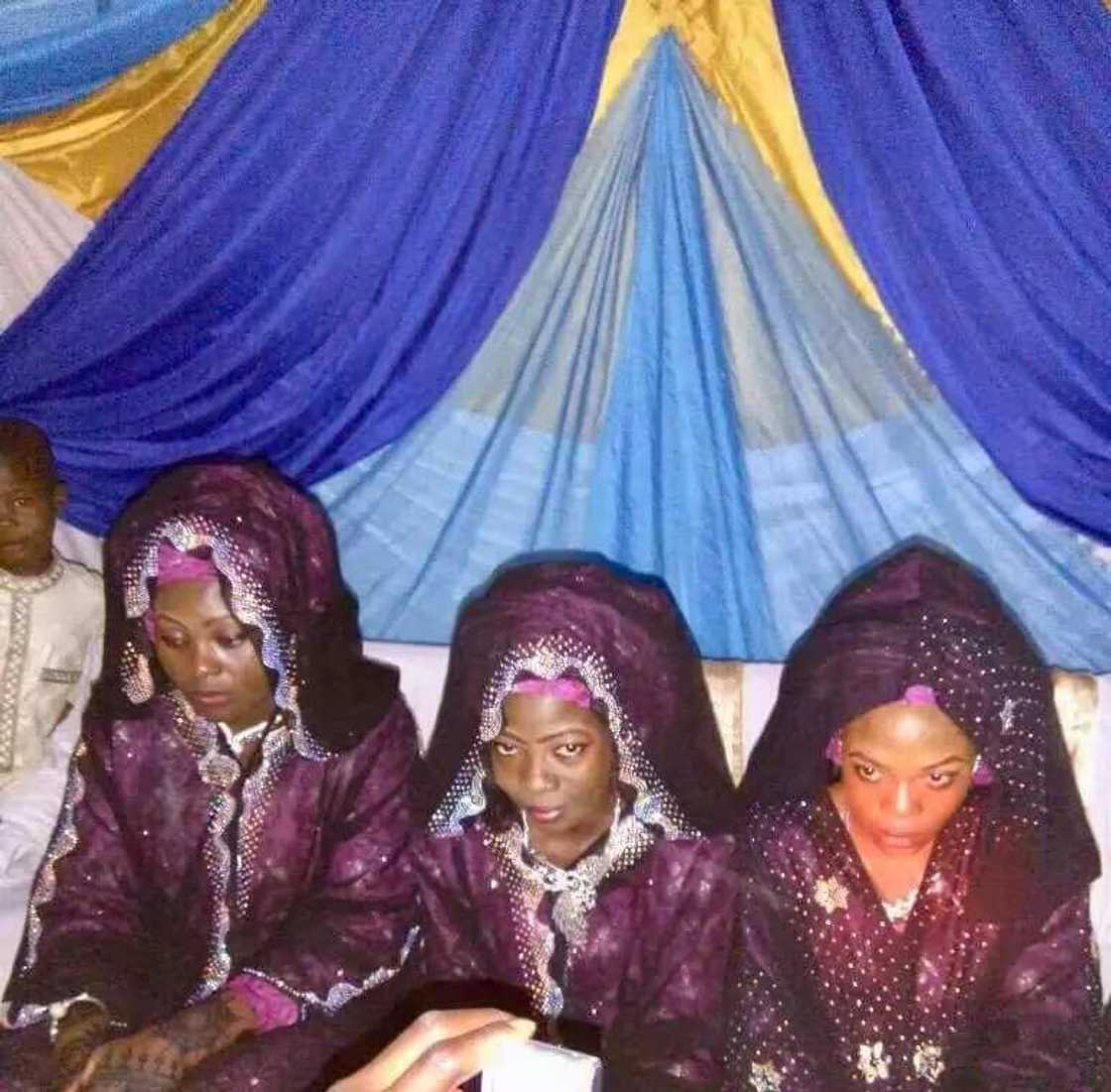 Gwamnan jihar Kebbi ya aurar da 'yan mata marayu 4 dake gidan marayun jihar (hotuna) Gwamnan jihar Kebbi ya aurar da 'yan mata marayu 4 dake gidan marayun jihar (hotuna)