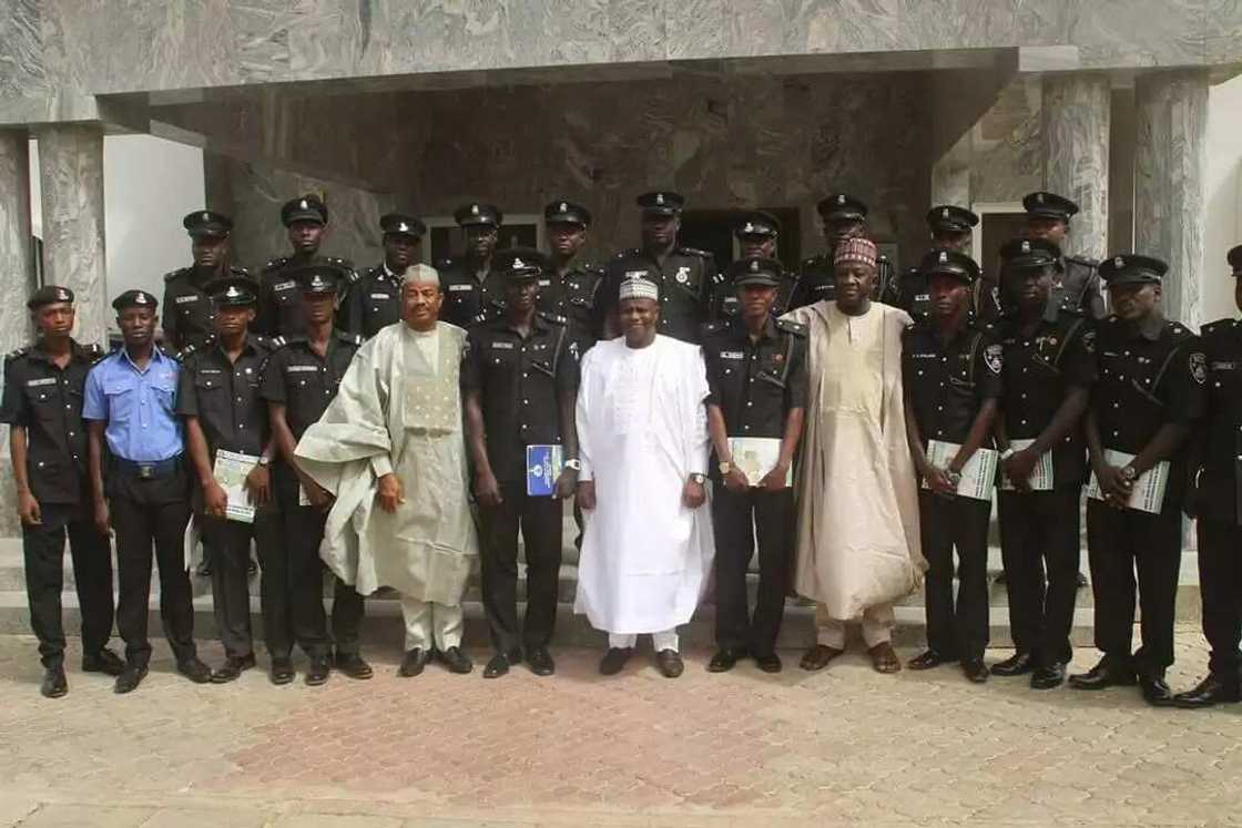 Hotuna: Tambuwal ya karrama sabbin 'yan sanda 'yan asalin jihar Sokoto Hotuna: Tambuwal ya karrama sabbin 'yan sanda 'yan asalin jihar Sokoto