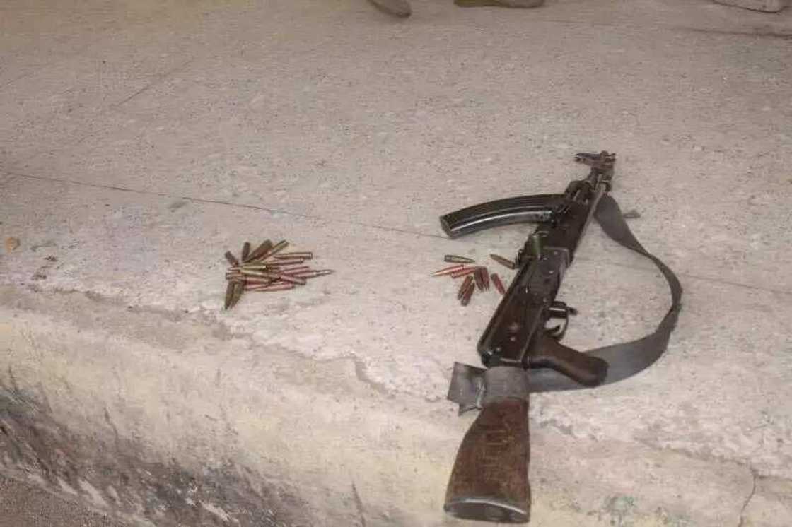 Soldiers kill 6 Boko Haram terrorists, arrest their logistics supplier (photos) Soldiers kill 6 Boko Haram terrorists, arrest their logistics supplier (photos)