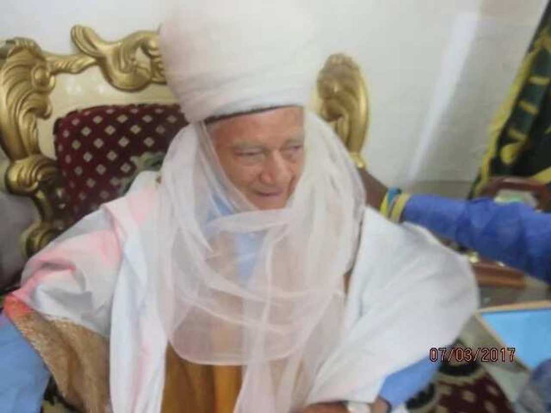 Hawaye ya kwaranya yayinda malamin katolika da malamin musulunci suka rungume juna a Minna (Hotuna, Bidiyo) Hawaye ya kwaranya yayinda malamin katolika da malamin musulunci suka rungume juna a Minna (Hotuna, Bidiyo)