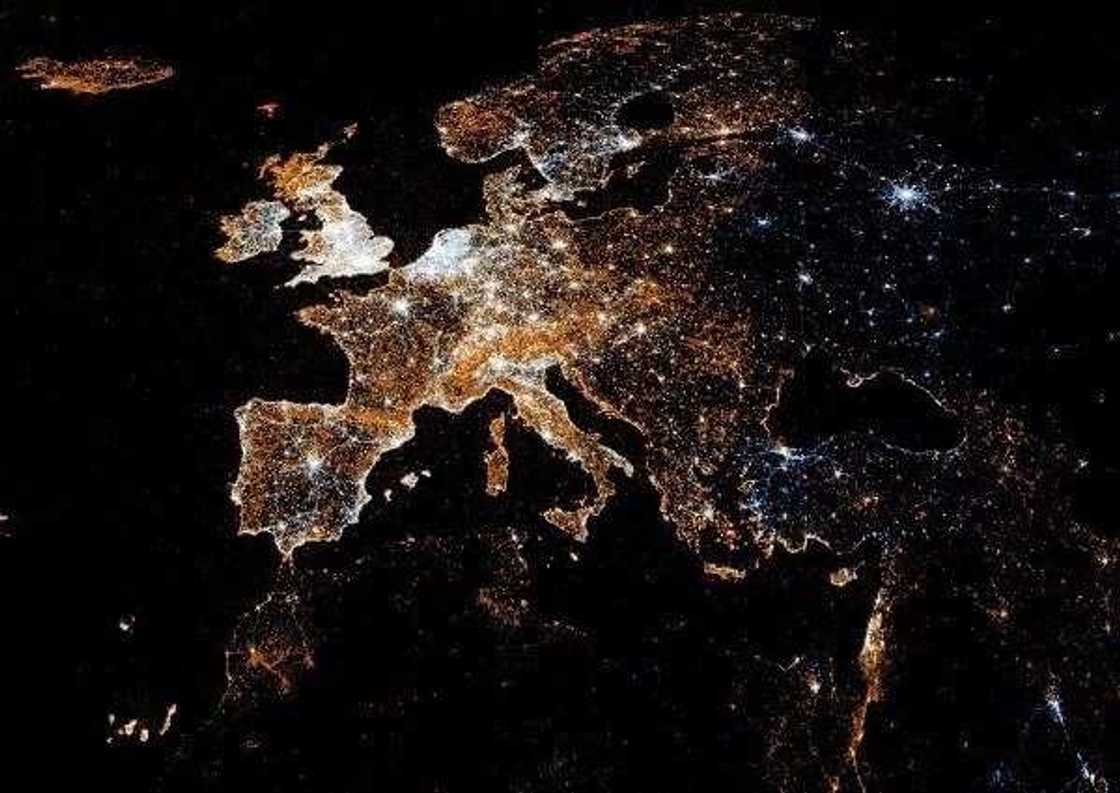 Hasken fitulun turai daga sararin samaniya Hasken fitulun turai daga sararin samaniya