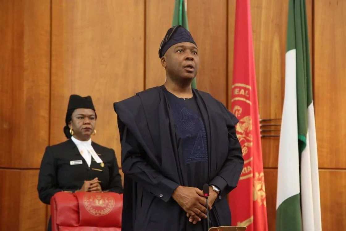 Plot to oust Saraki thickens as APC leaders recruit 'foot soldiers' in Nigerian Senate Plot to oust Saraki thickens as APC leaders recruit 'foot soldiers' in Nigerian Senate