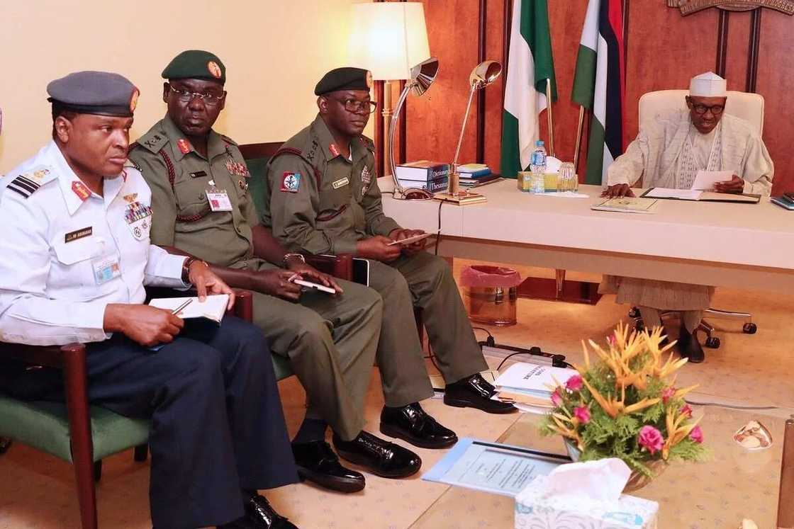 BREAKING: President Buhari meets with service chiefs in his residence BREAKING: President Buhari meets with service chiefs in his residence