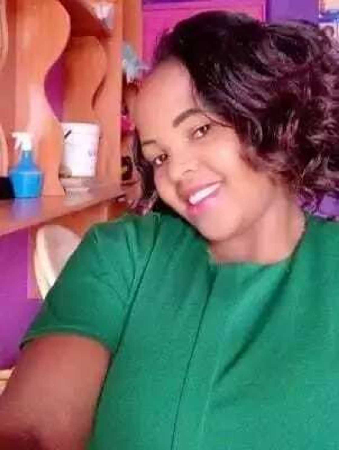 Wata mata yar kenya ta bayyana yadda ta kama mijinta yana Wata mata yar kenya ta bayyana yadda ta kama mijinta yana