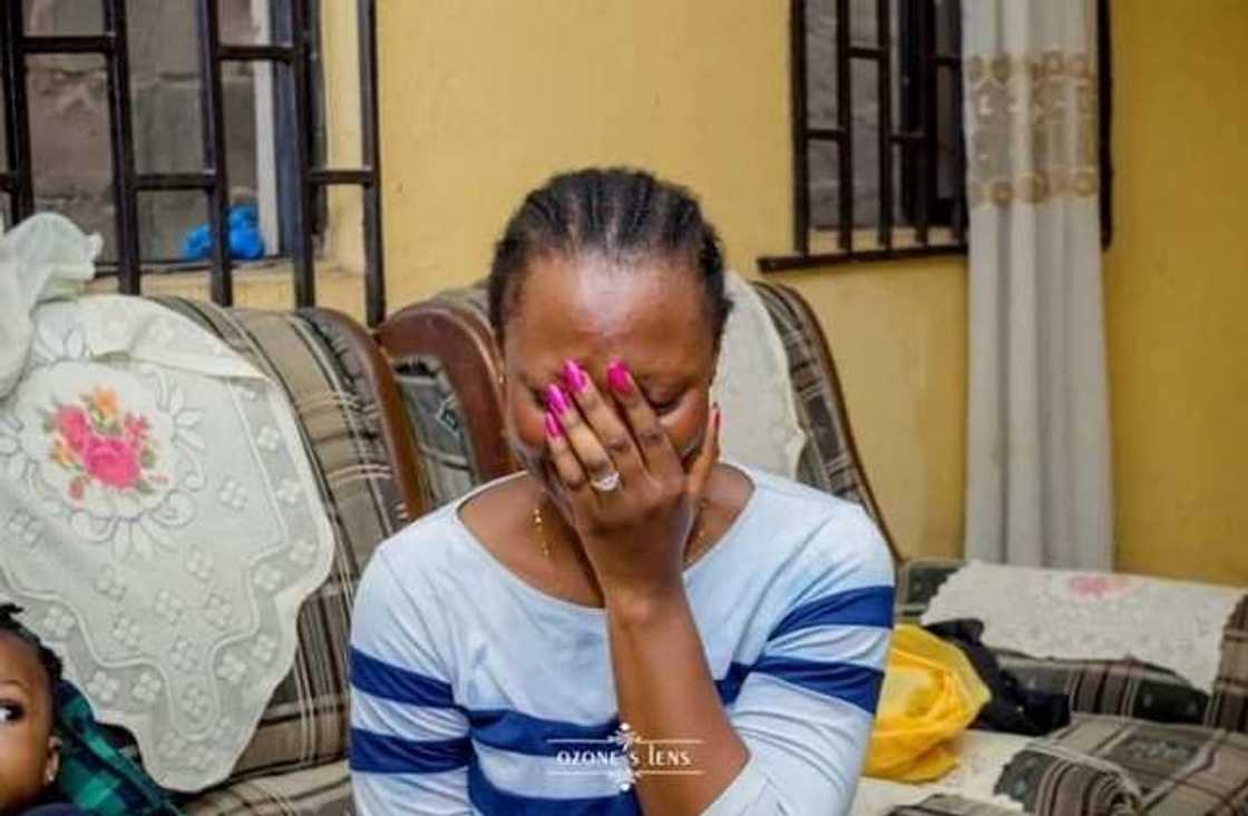 Nigerian man proposes to his girlfriend at the same spot he met her five years ago Nigerian man proposes to his girlfriend at the same spot he met her five years ago