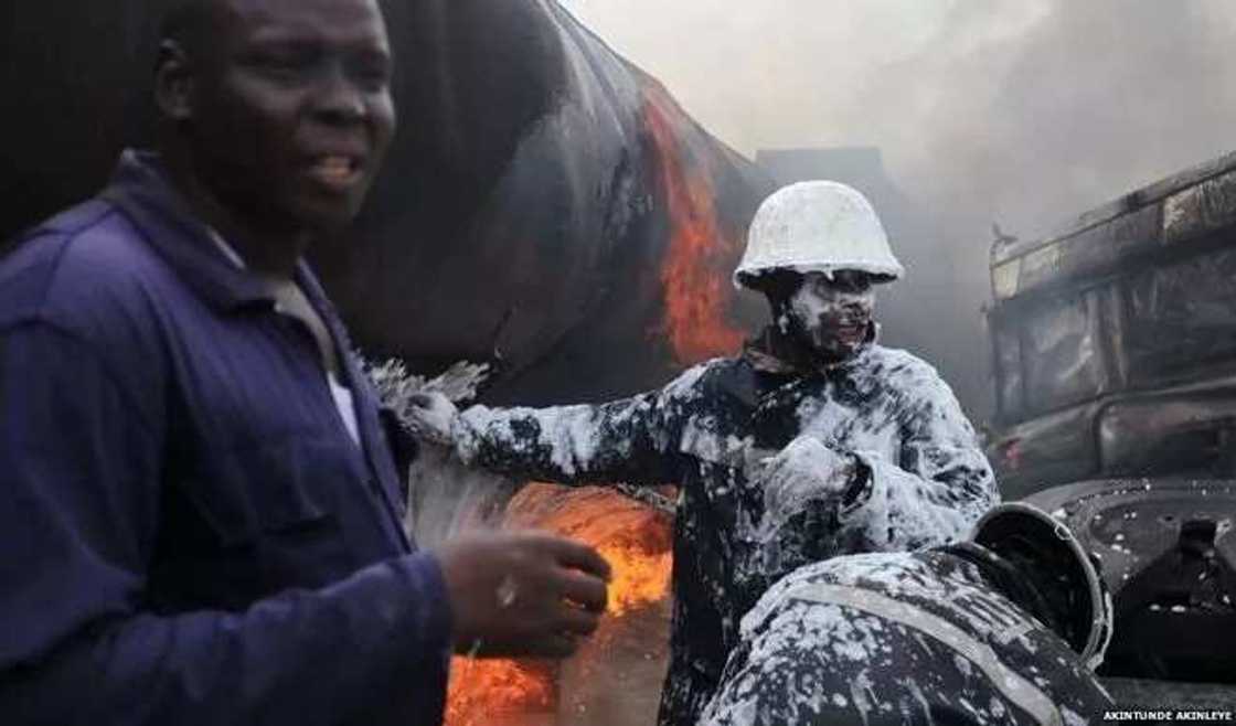 See Brave Lagos Firemen Combating Fire