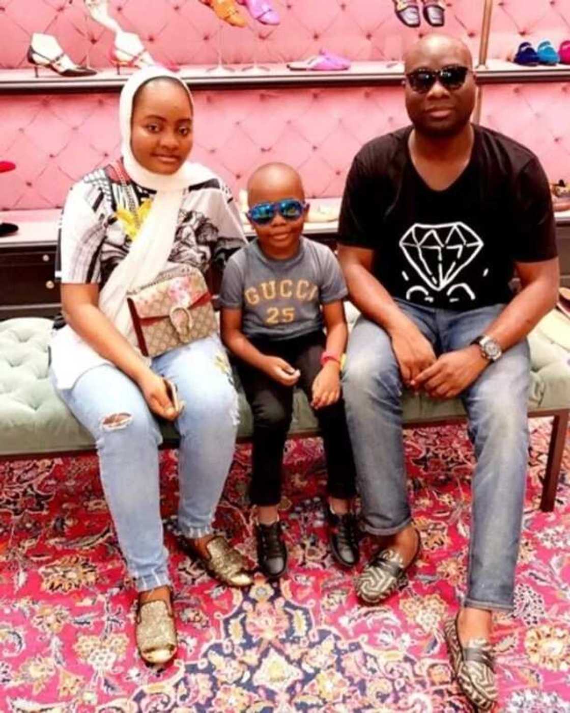 His mum is a bread seller and father a taxi driver - Hushpuppi’s bestfriend spits fire His mum is a bread seller and father a taxi driver - Hushpuppi’s bestfriend spits fire