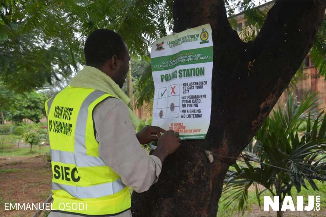 LIVE UPDATES: Governor Ambode casts his vote in Lagos LG polls (photos, video) LIVE UPDATES: Governor Ambode casts his vote in Lagos LG polls (photos, video)