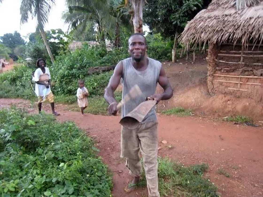 Waiwaye: Hanyoyin sadarwa a kasar Hausa na gargajiya Waiwaye: Hanyoyin sadarwa a kasar Hausa na gargajiya