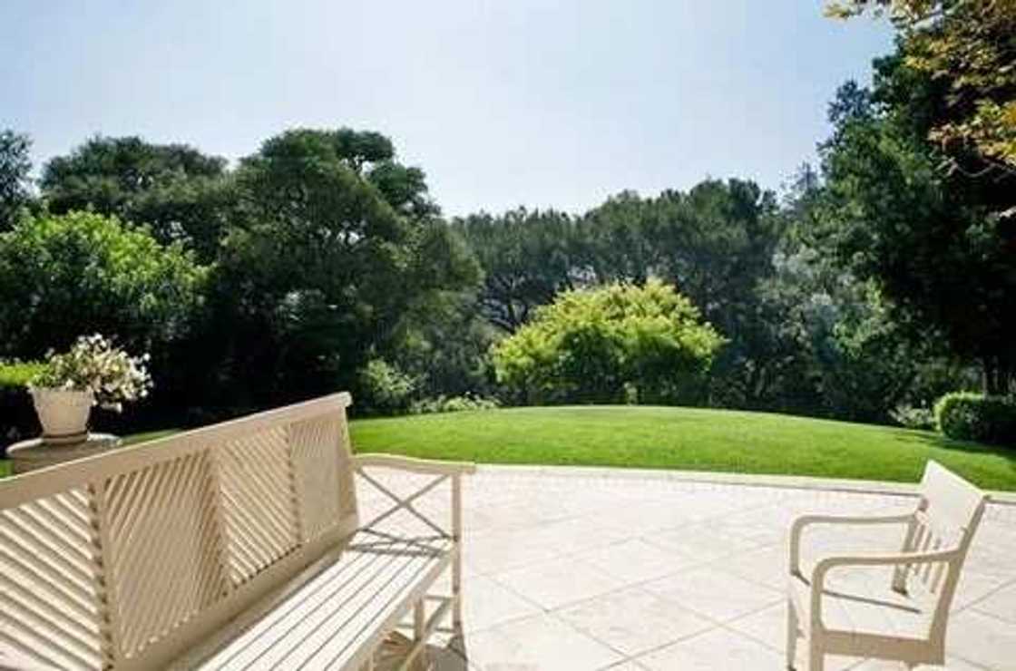 Lavish! Jay Z And Beyonce Move Into $45 Million Mansion (PICTURES) Lavish! Jay Z And Beyonce Move Into $45 Million Mansion (PICTURES)