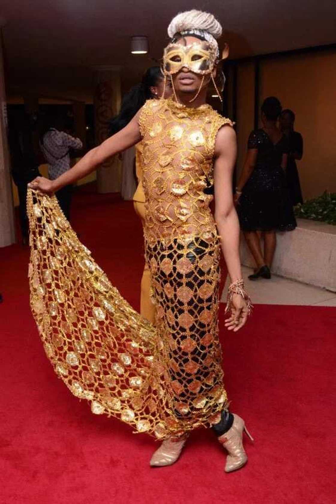 Top 5 Worst Red Carpet Looks (PHOTOS)